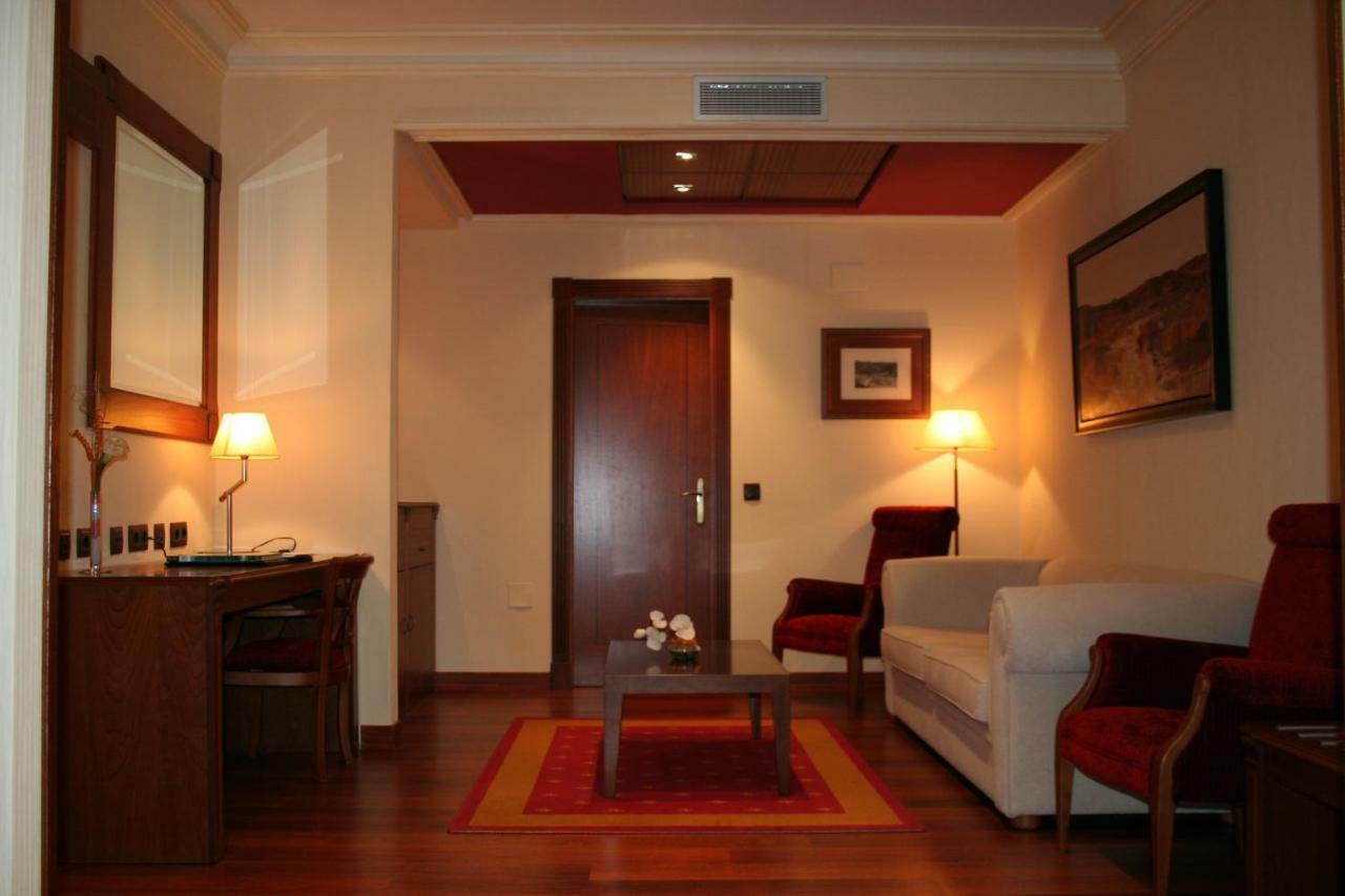 Hotel Palacio De La Magdalena Soto Del Barco Buitenkant foto
